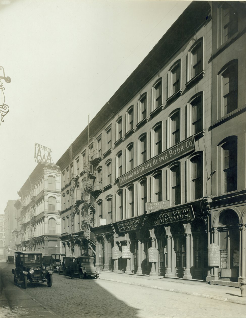 Third Street (Memorial Drive), nord for Olive Street av Unknown