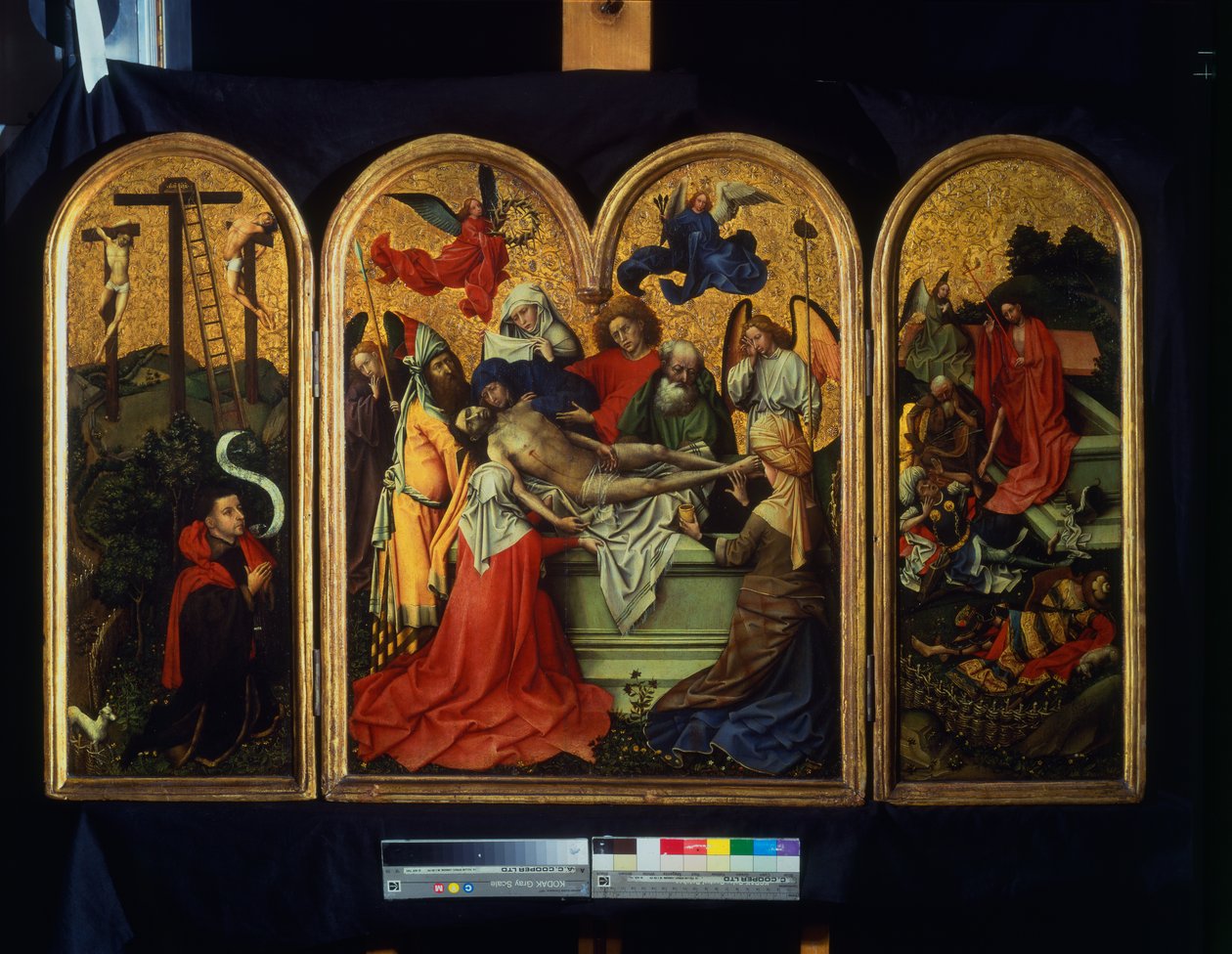 The Seilern Triptych - The Entombment, ca. 1425 (maling, bladgull på panel) av Master of Flémalle