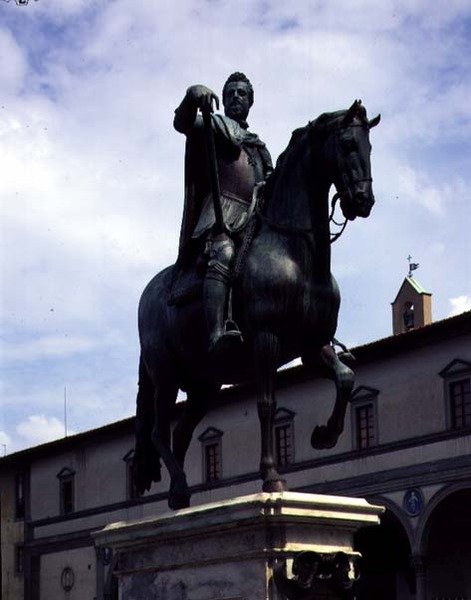 Rytterstatue av storhertug Ferdinand I (ca. 1123-90) sideutsikt av hest og rytter (bronse) av Giambologna