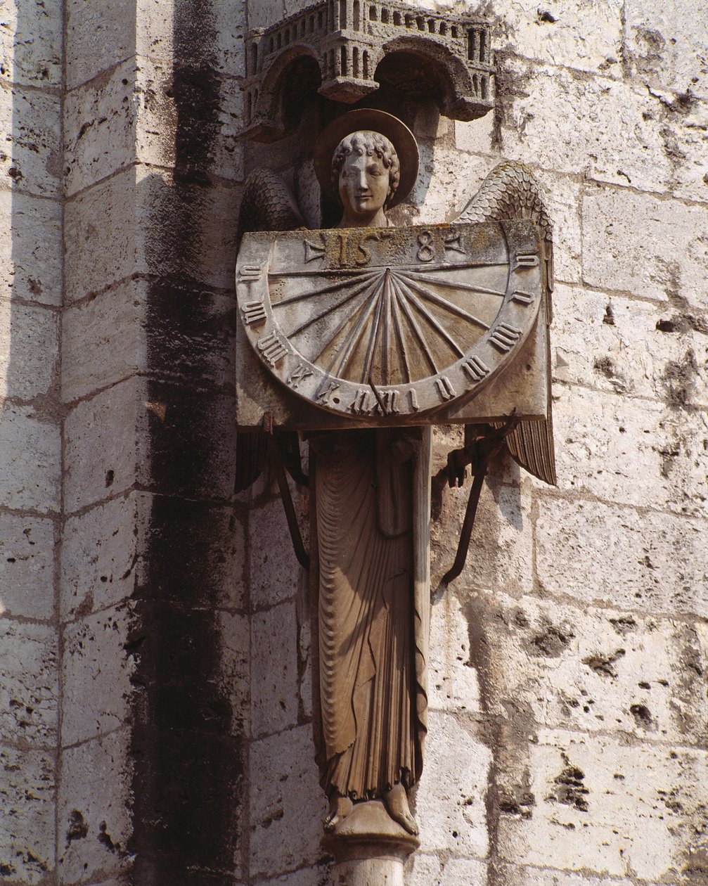 Gotisk kunst: "" Representation of the Angel on the Dial" Skulptur fra 1900-tallet etter en original fra 1500-tallet bevart i krypten, sørvestlige hjørnet av Basilica Notre Dame de Chartres (Eure et Loir) (engel med solur) , katedralen N av (after) French School