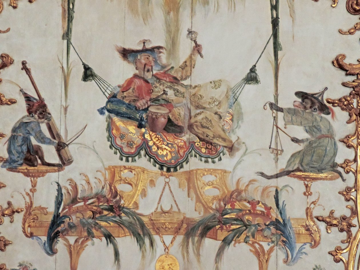 Chantilly, Chateau: En detalj av dekorasjonen i Grande Singerie av Christophe Huet, 1737 av Unknown