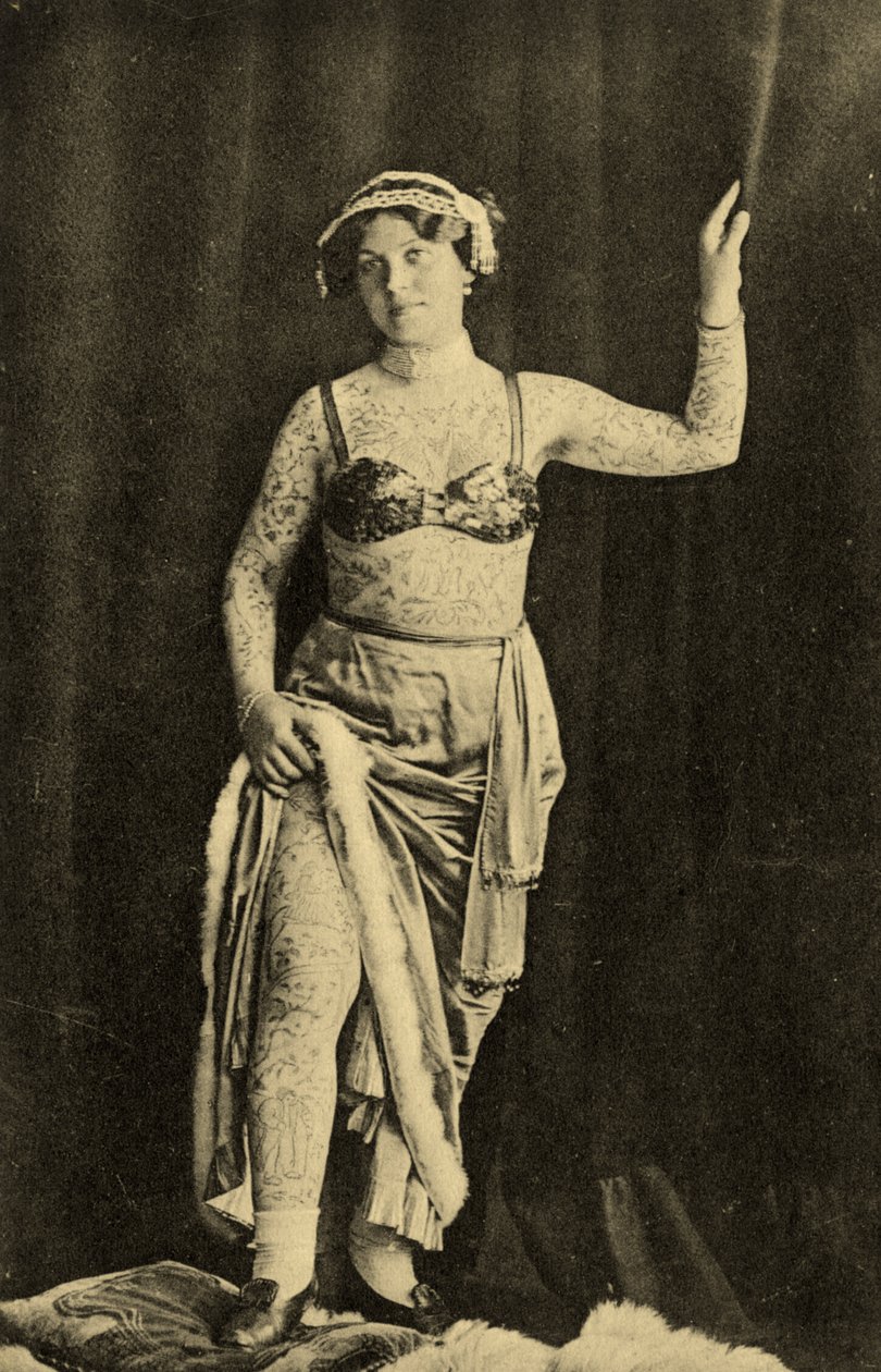 Portrett av Maud, Den tatoverte dame, ca. 1905 av Unknown