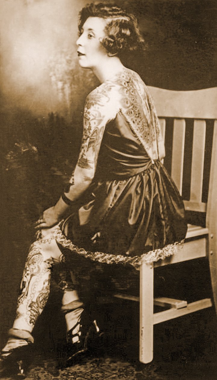 Portrett av en tatovert kvinne, ca. 1895 (Sepia Photo) av Unknown