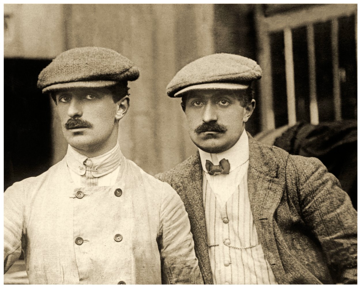 Portrett av Voisin Brothers, Paris, Frankrike. 1906 av Unknown