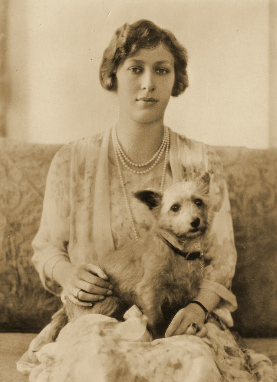 Prinsesse Mary og hunden hennes c. 1920 av Unknown