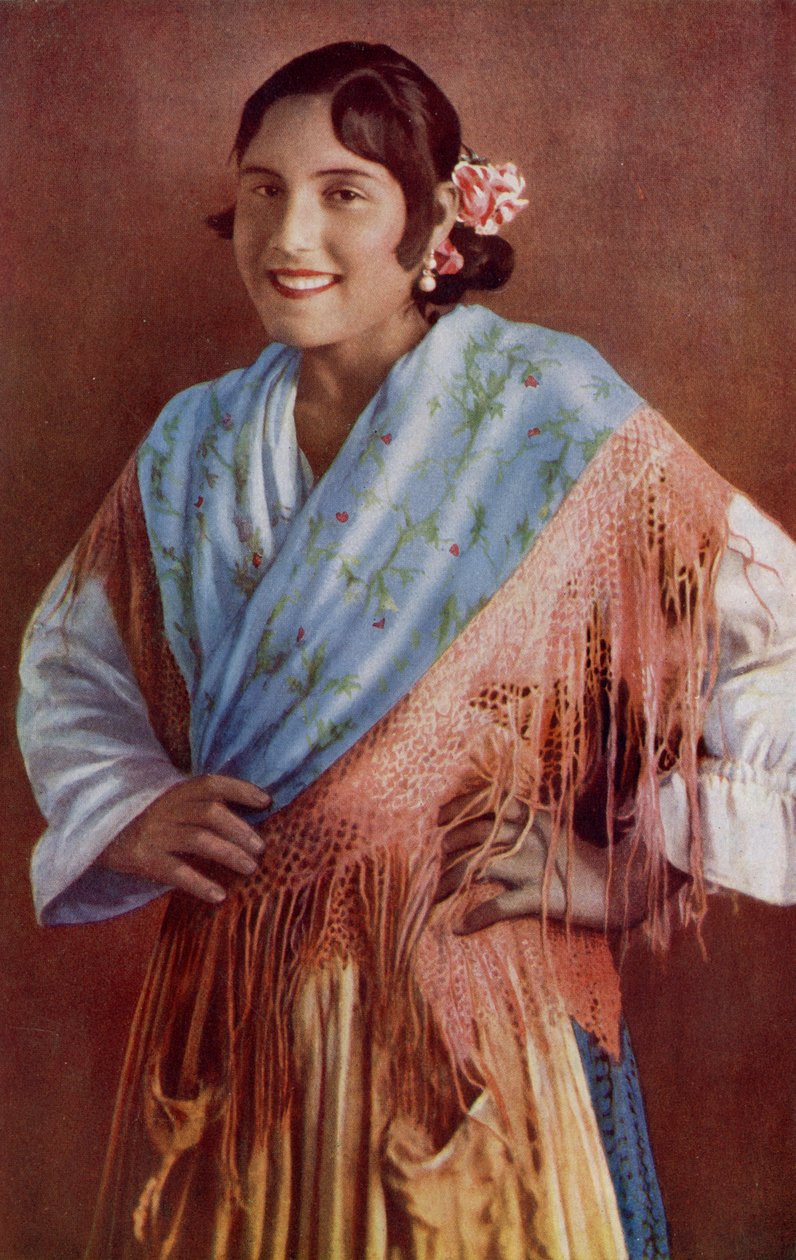 Spania. Spansk Señorita med lyse øyne og fortryllende smil i en typisk kjole. 1920 av Unknown