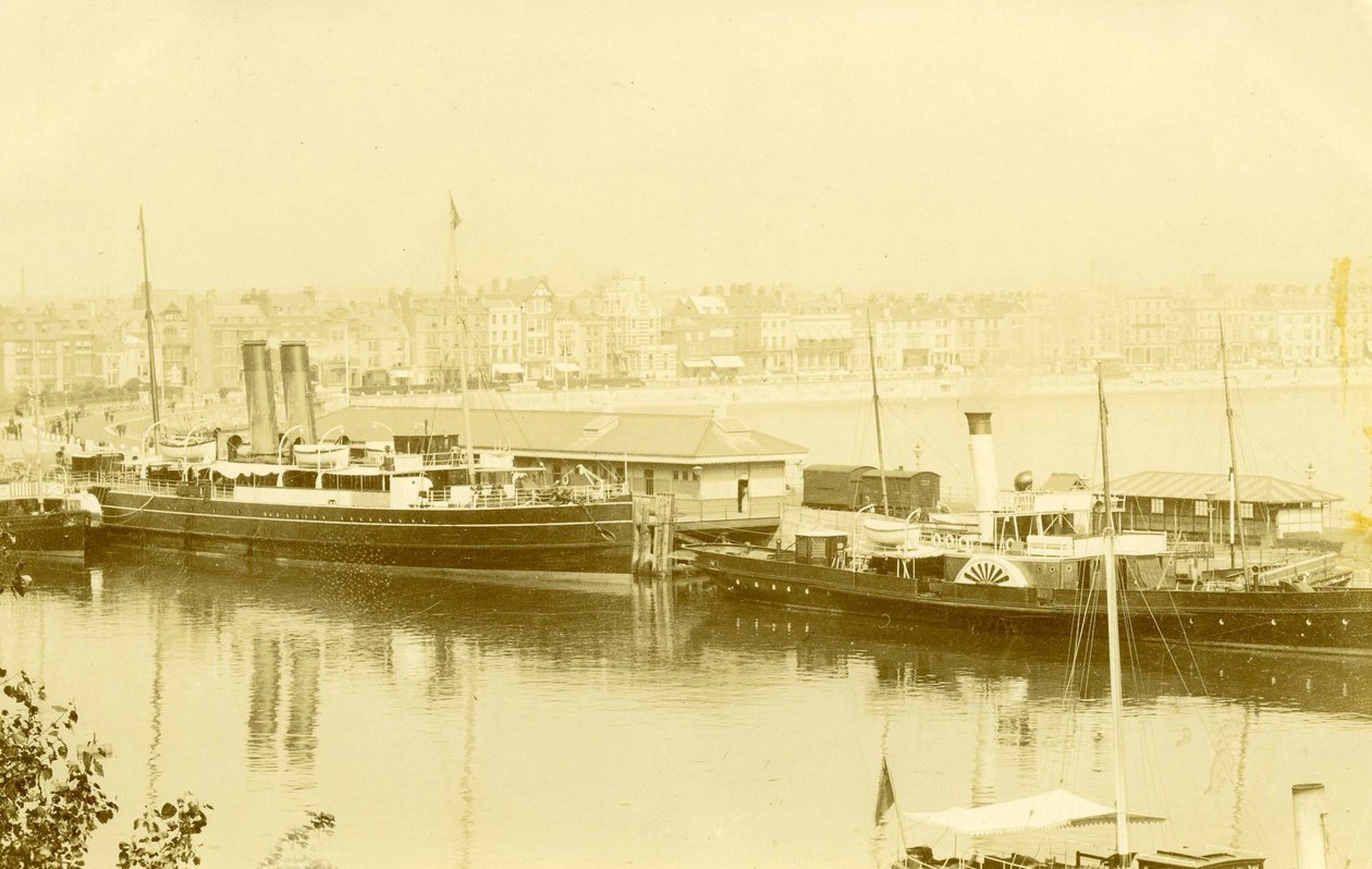 Utsikt over dampskip i Weymouth havn, ca. 1903 av Unknown