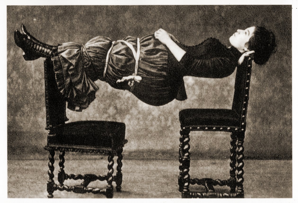 kvinne som svever, ca. 1890 av Unknown