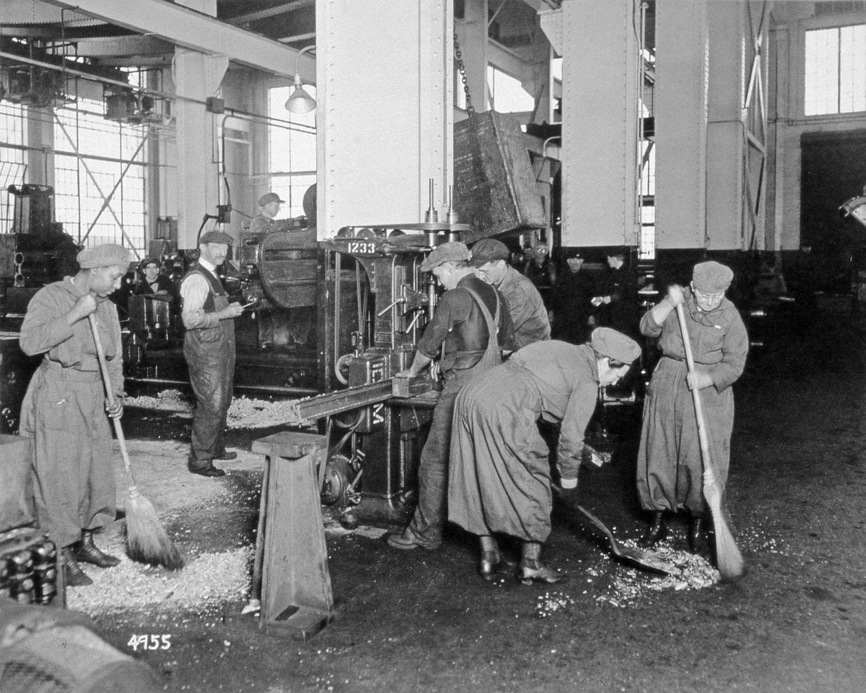 Kvinnelige fabrikkarbeidere under første verdenskrig, ca. 1917 av American Photographer