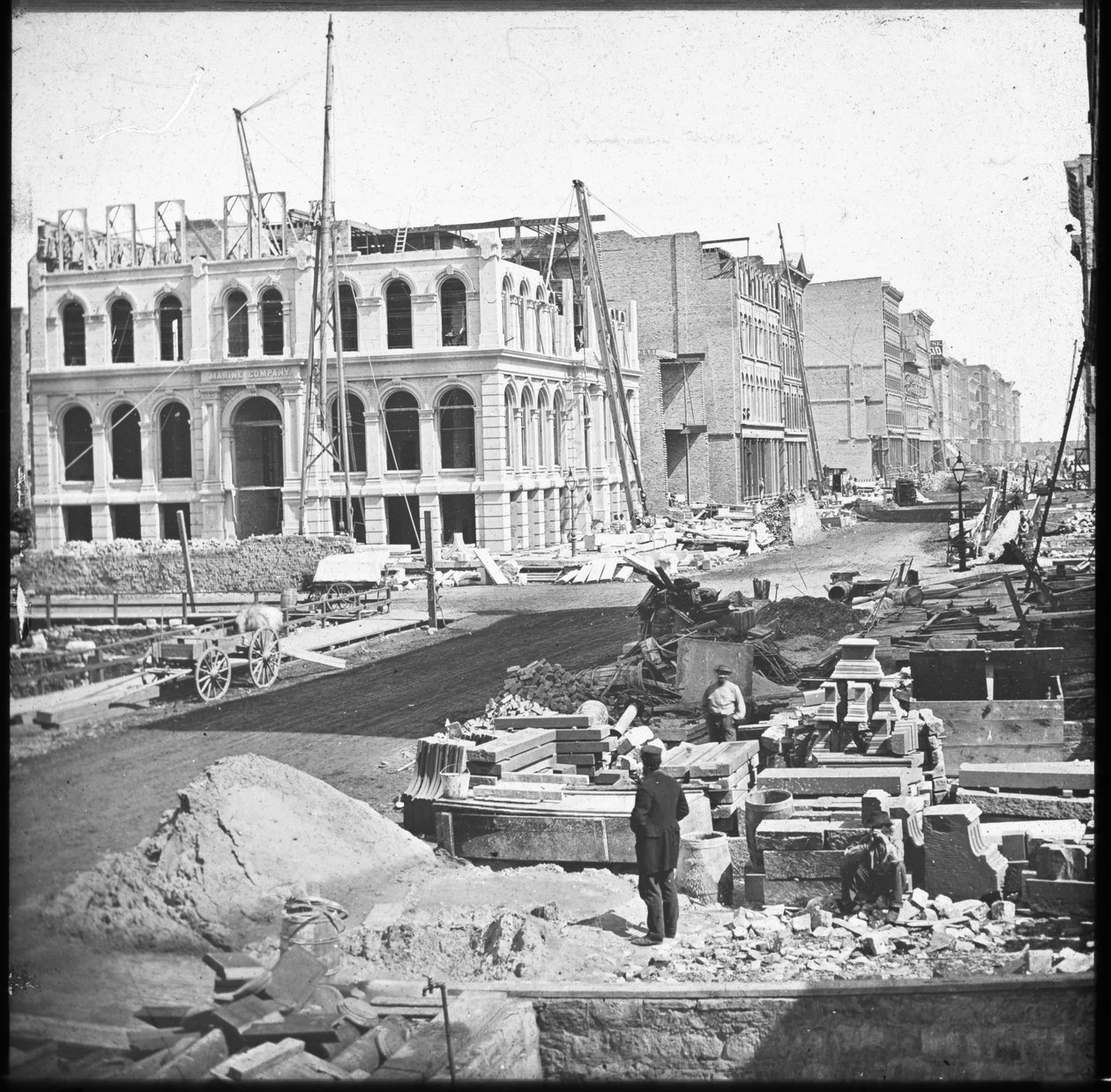Gjenoppbygging av Marine Bank-bygningen etter den store brannen i Chicago, ca. 1873 av American Photographer