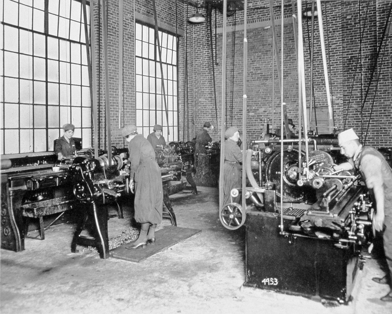 Kvinner som jobbet på en fabrikk under første verdenskrig, ca. 1917 av American Photographer