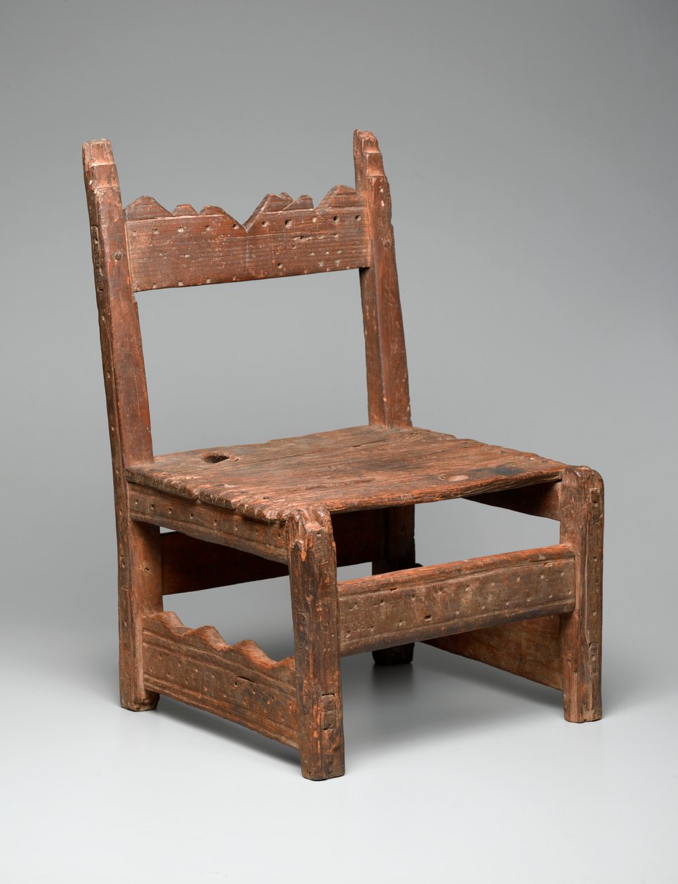 Zuni-stol (tsem-pai-yai-nai) fra New Mexico, ca. 1850 (beiset tre med jernspiker) av American School