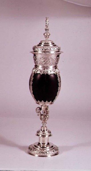 Kokosnøttkopp og trekk med repouse sølvfester, 1656 (kokosnøtt og sølv) av Dutch School