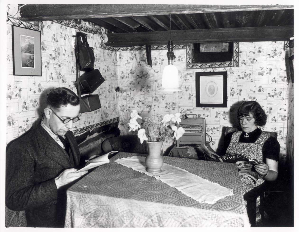 Et par i et tilfluktsrom, 11 Cardigan Avenue, Leeds, 15. oktober 1940 av English Photographer