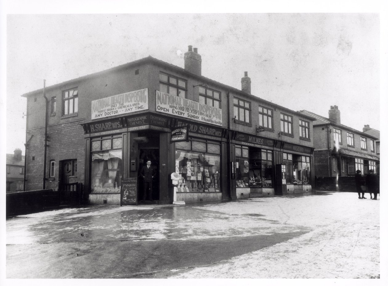 Harold Sharp National Health Dispensing Chemist, Rookwood Parade, York Road, Leeds, 1936 av English Photographer