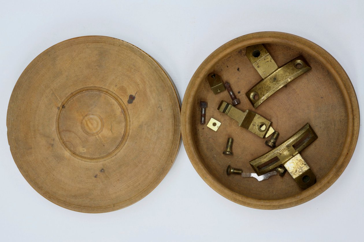 Braketter på Cumming-klokken, ca. 1767 (metall) av English School