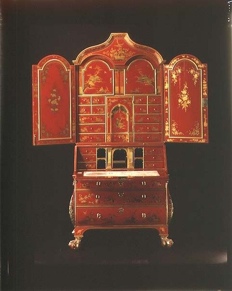 Bureau bokhylle med åpne dører, engelsk, ca. 1700 (rød japanning) av English School