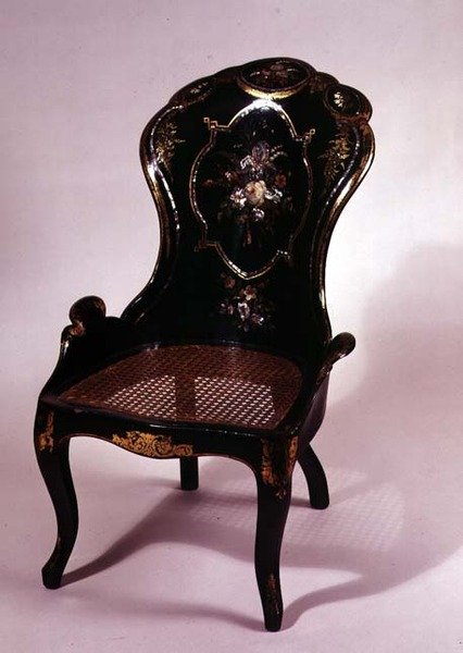 Stol med delt stokksete og perlemordekor, ca. 1840-50 (papirmache) av English School