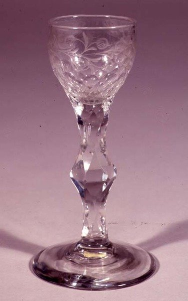Fasettert vinglass med koppskål, 1790 (glass) av English School