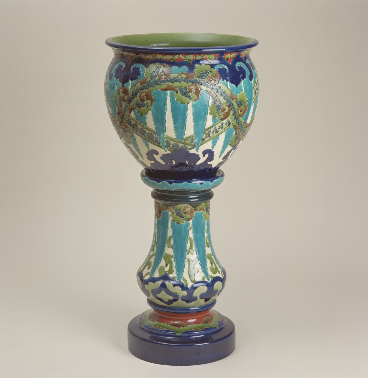 Jardiniere av Burmantofts Pottery, Leeds, 1890-1904 (keramikk) av English School