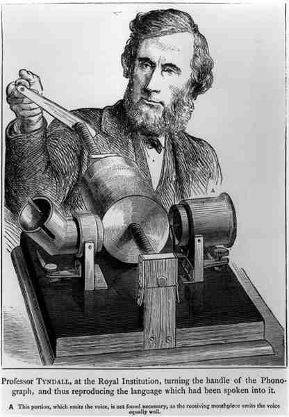 Professor John Tyndall (1820-93) ved Royal Institution, Turning the Handle of the Phonograph av English School