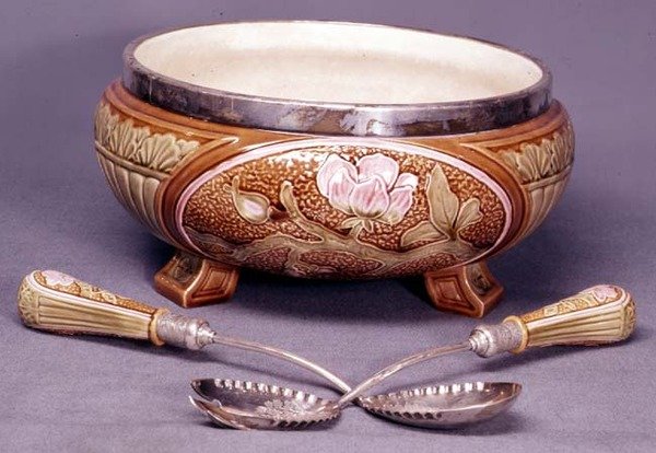 Wedgwood Maiolica salatskål, skje og gaffel, ca. 1880 (keramikk) av English School