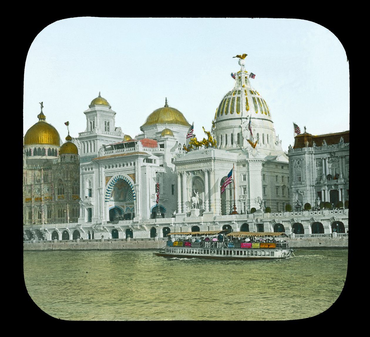 Paris-utstilling: Quai des Nations, den osmanske paviljongen og USAs paviljong, 1900 (lyktsklie) av French Photographer