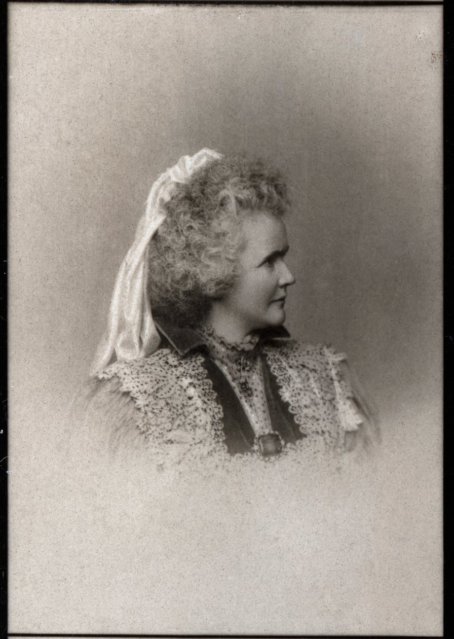 Portrett av Elisabeth av Wied (1843-1916), dronningkonsort av Romania. av French Photographer