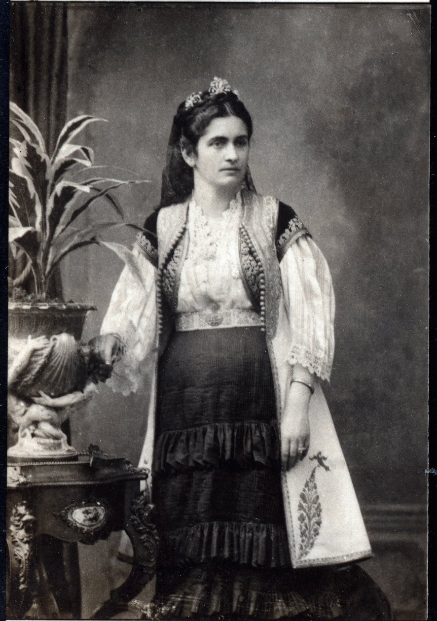 Portrett av Milena Vukotic (1847-1923), prinsesse av Montenegro. av French Photographer