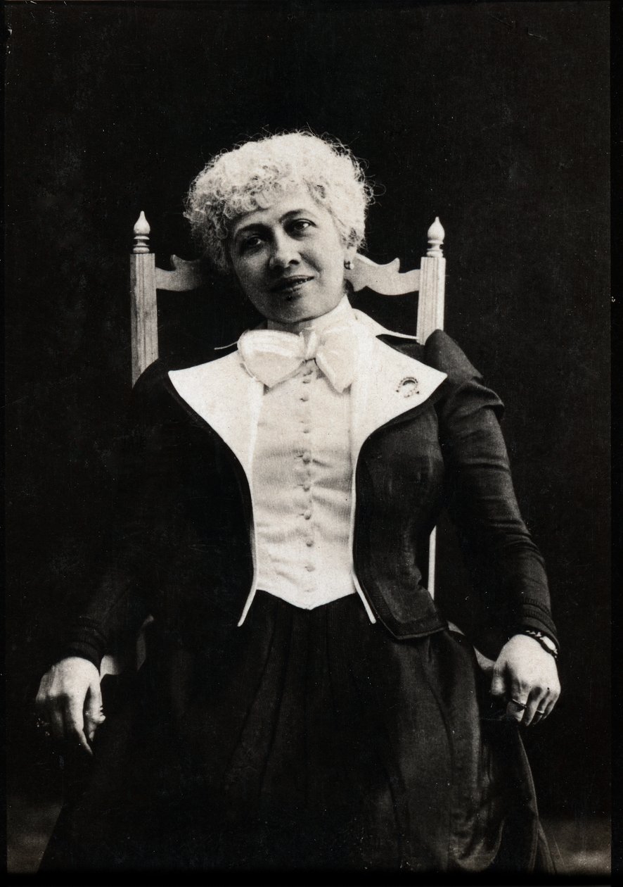 Portrett av Severine (1855-1929), fransk sosialist, journalist, forfatter og feminist. av French Photographer