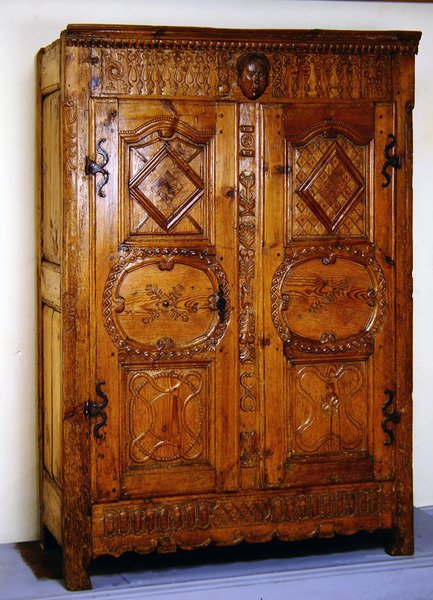Fransk armoire (tre) av French School