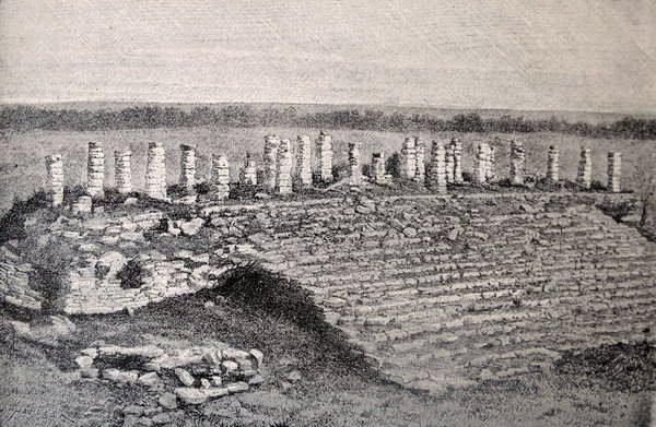 Great Pyramid and Gallery of Ake, fra The Ancient Cities of the New World, av Claude-Joseph-Desire Charnay, pub. 1887 av French School
