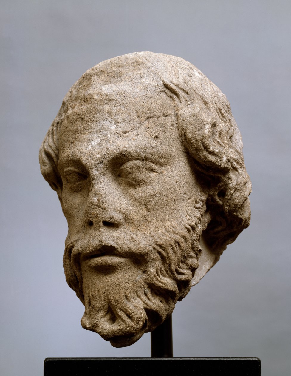 Hodet til en apostel, ca. 1235 (kalkstein) av French School
