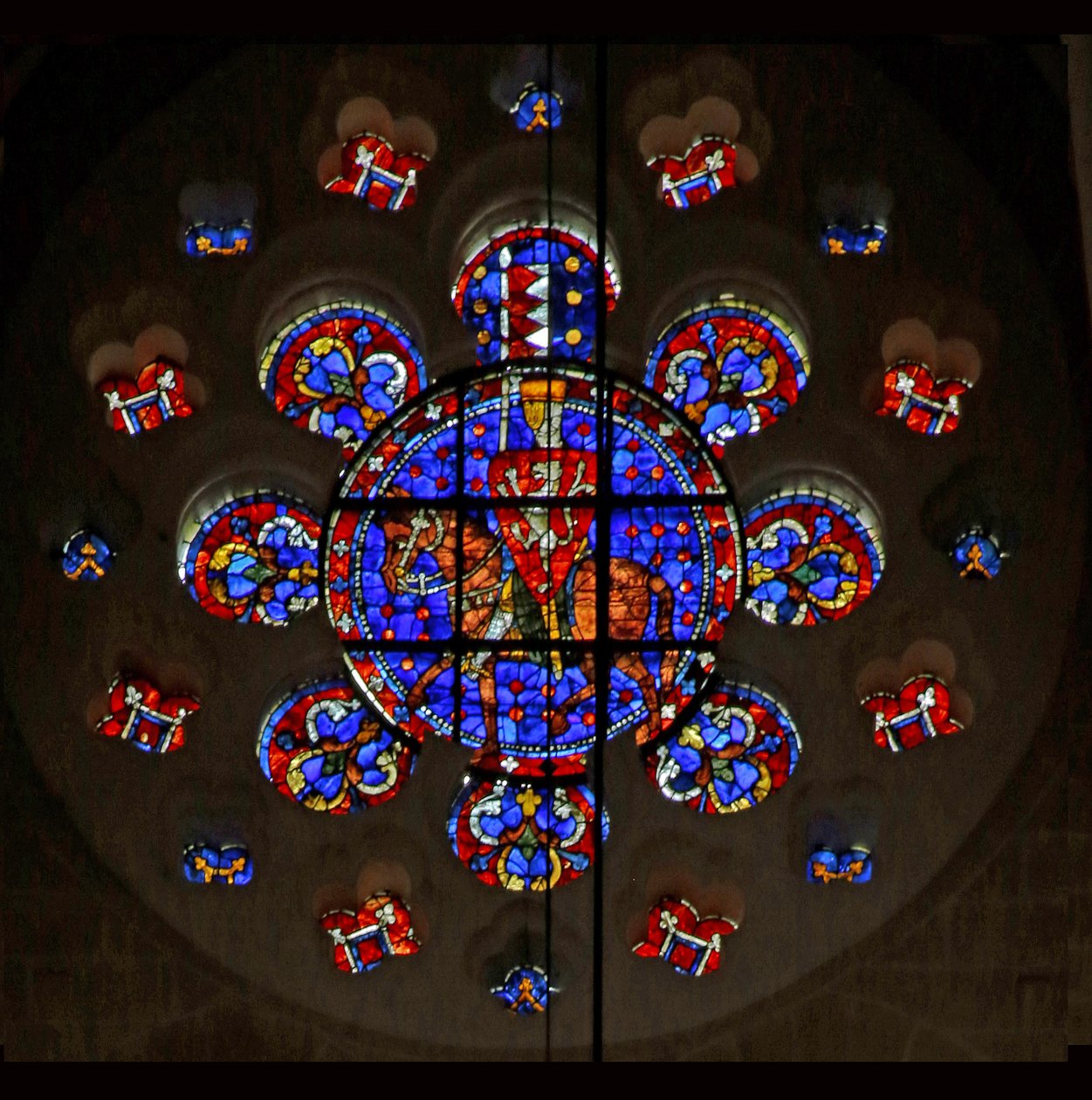 Rosevindu som viser Simon de Montfort, katedralen i Chartres av French School