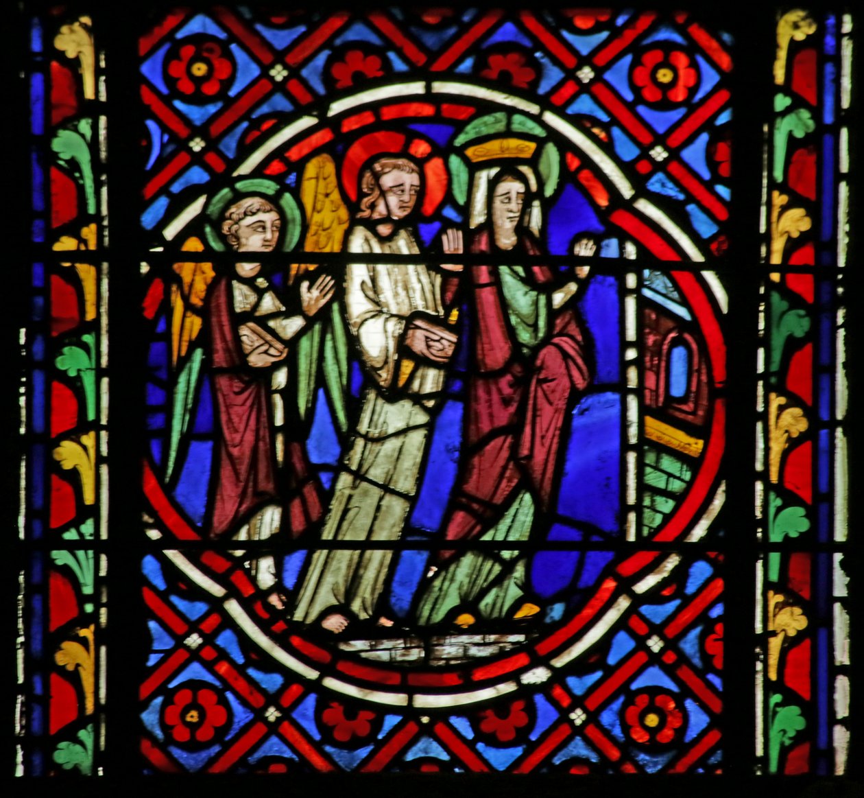 Vindu som viser scene fra livet til Saint Bonnet: Jomfru Maria og to engler som dukker opp for Saint Bonnet av French School