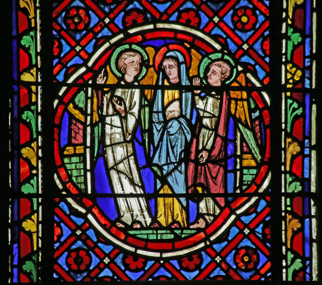 Vindu som viser scene fra livet til Saint Bonnet: Jomfruen forteller de medfølgende englene at hun ønsker å høre messen feiret i Saint Bonnets kirke av French School