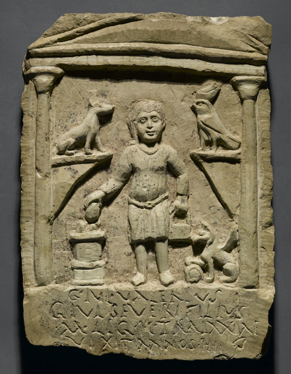Begravelsesstela av C. Julius Valerius, laget i Egypt (kalkstein med spor av maling) av Roman
