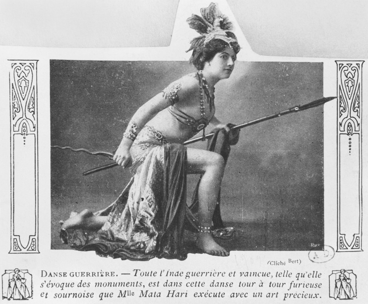 Mata Hari i en krigsdans, tidlig på 1900-tallet av A. Bert