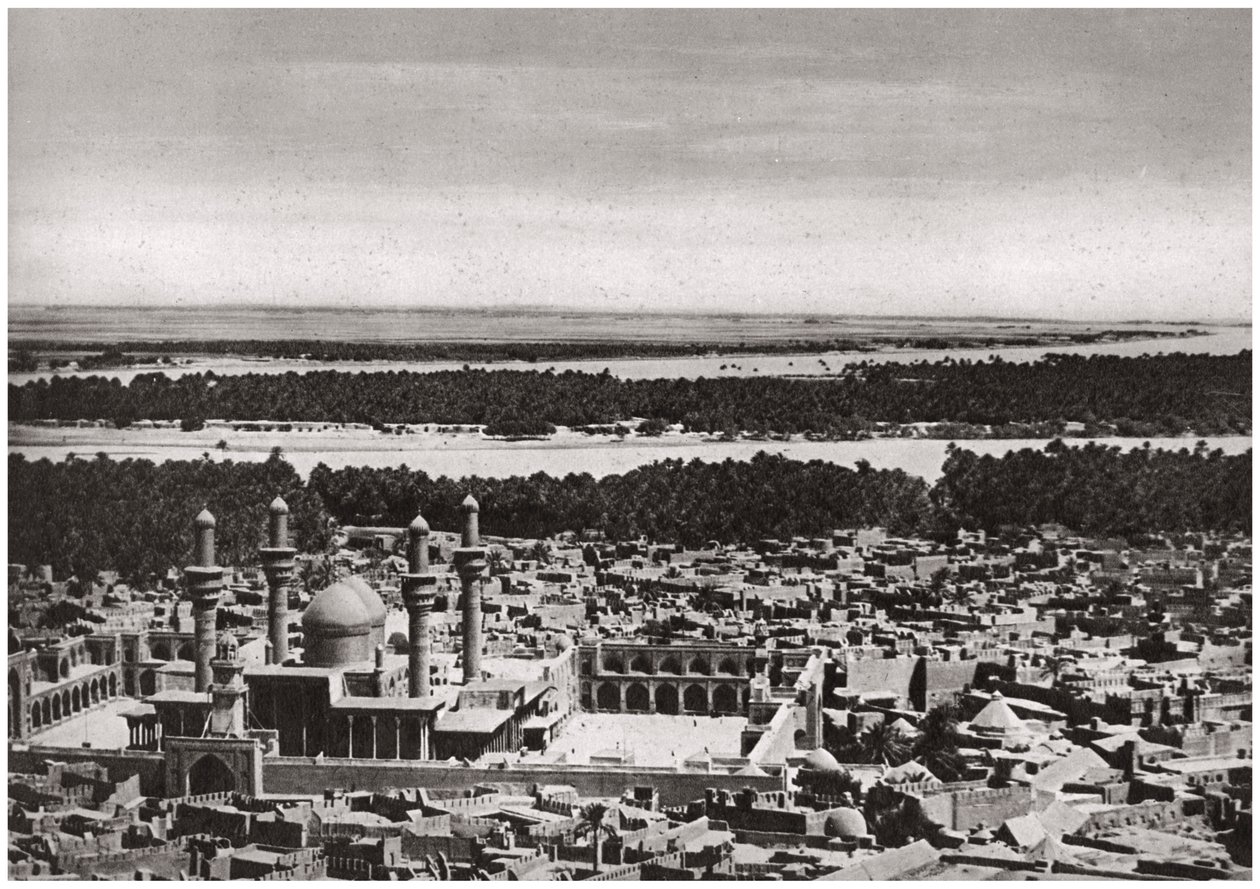 Kadhimiya, den hellige byen nær Bagdad, fra et fly, Irak, 1925 av A. Kerim