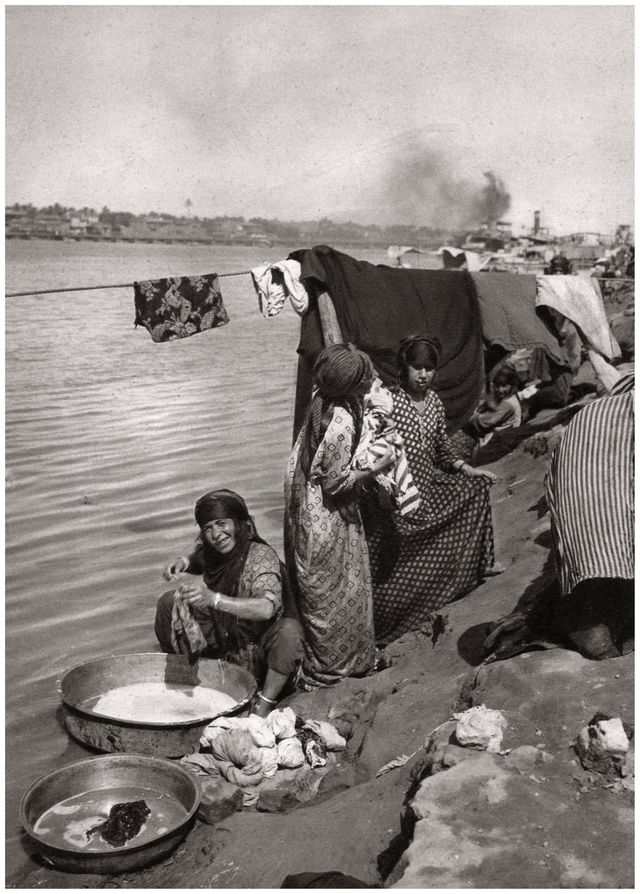Vaskekvinner på bredden av Tigris, Bagdad, Irak, 1925 av A. Kerim
