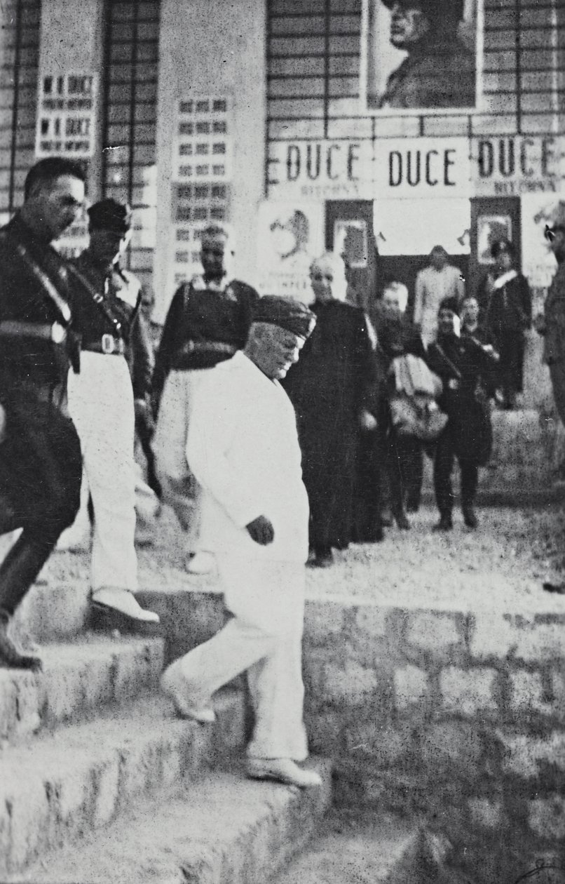 Album "Duce": Benito Mussolini under et offisielt besøk på Sicilia (s/hv-bilde) av A. Scarlata
