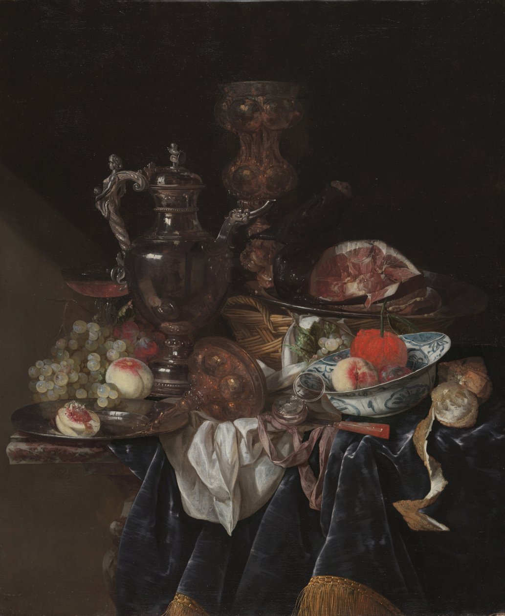 Sølvvinmugge, skinke og frukt, ca. 1660-1666 av Abraham Hendricksz van Beyeren