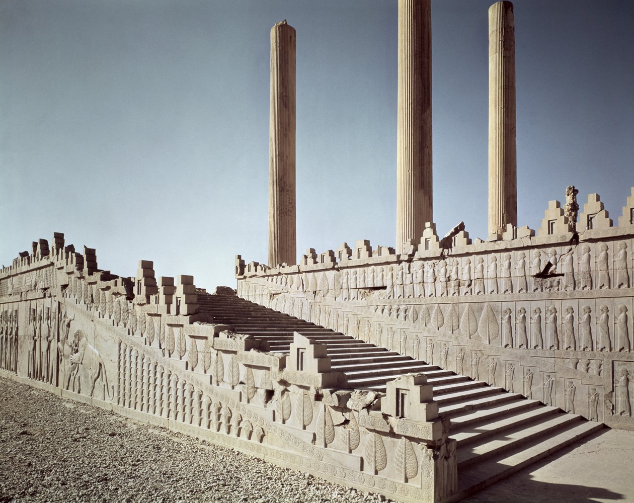 Utsikt over østtrappen til Apadana (publikumshallen) ca. 515 f.Kr av Achaemenid