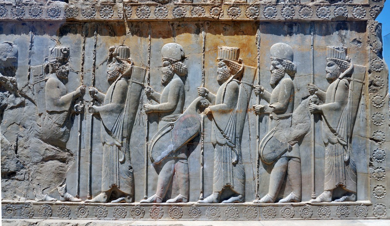 Veggutskjæring som viser den kongelige garde, Tachara, Persepolis, ca. 6.-5. århundre f.Kr. (gråstein) av Achaemenid