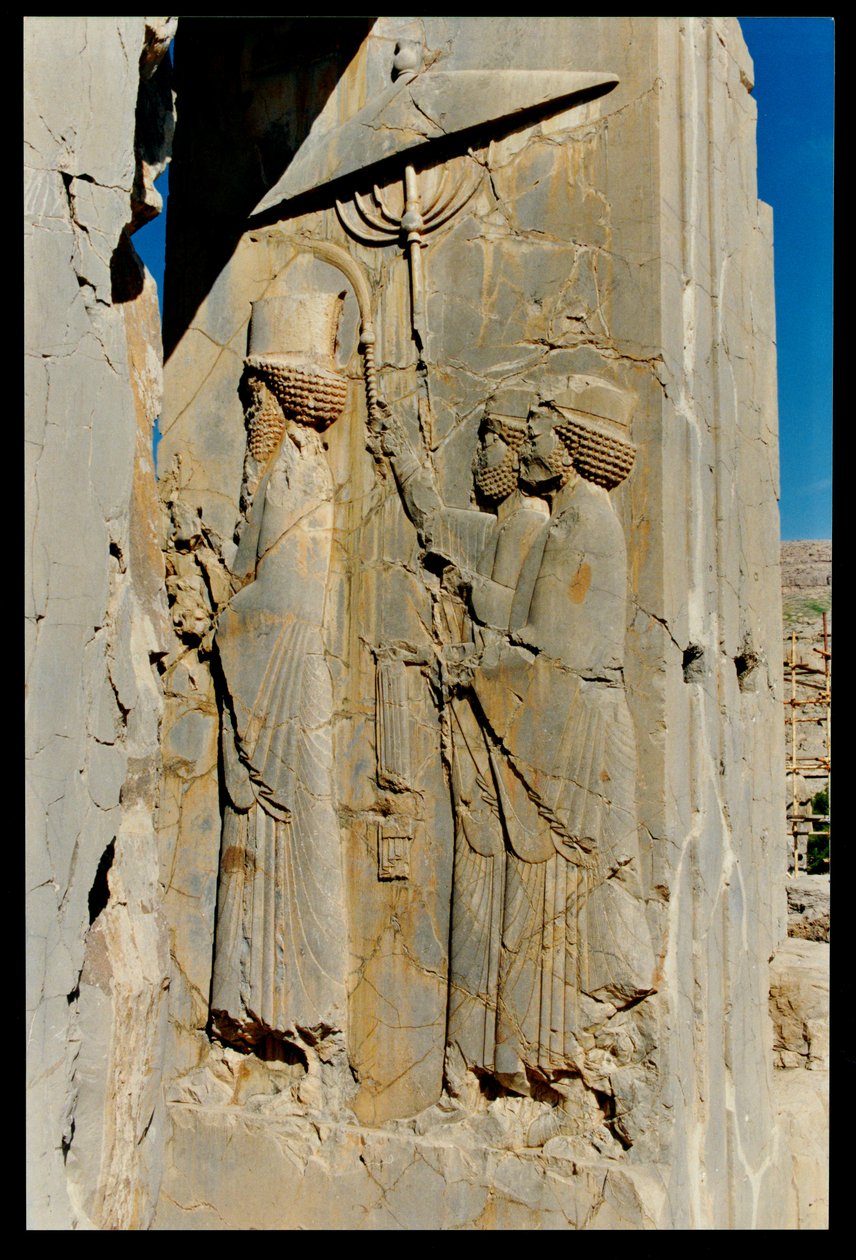 Xerxes (ca. 519-465 f.Kr.) og hans ledsagere som går inn i eller forlater palasset, relieff fra Hadish (Xerxes