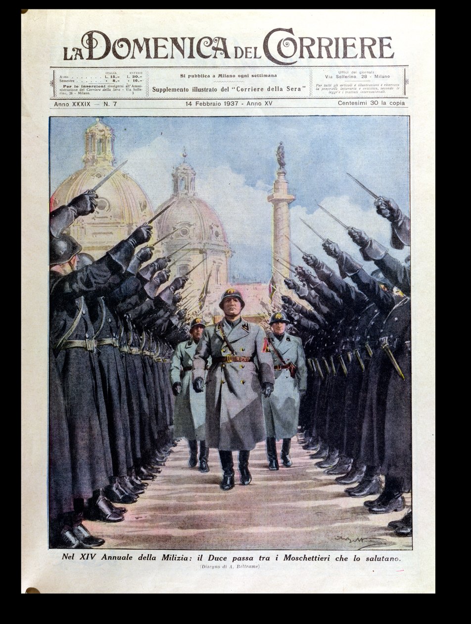 Benito Mussolini (1883-1945) gjennomgår militsen, fra 