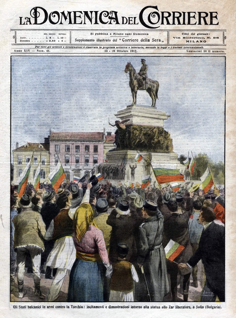 Første Balkankrig: demonstrasjoner foran statuen av tsaren i Sofia, Bulgaria - Illustrasjon av Beltrame i La Domenica del Corriere - oktober 1912 (Første Balkankrig: demonstrasjon i Sofia, Bulgaria) av Achille Beltrame