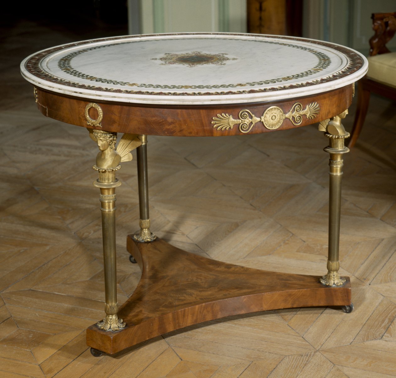 Art France Gueridon har marmortopp malt rundt 1800 - 1804 av Adam (attr. to) Weisweiler