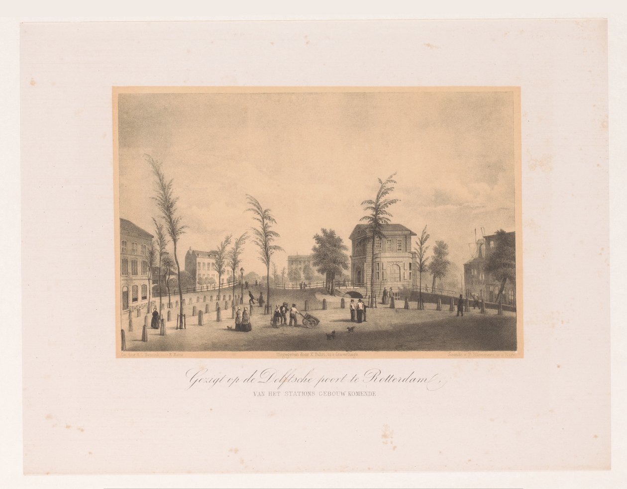 Utsikt over Delftse Poort i Rotterdam Utsikt over Delftsche-porten i Rotterdam / kommer fra stasjonsbygningen (tittel på objekt) Society for Promotion of Toonkunst, dets musikkfestival og byen Rotterdam. minne om året 1854 (se av Adolf Carel Nunnink