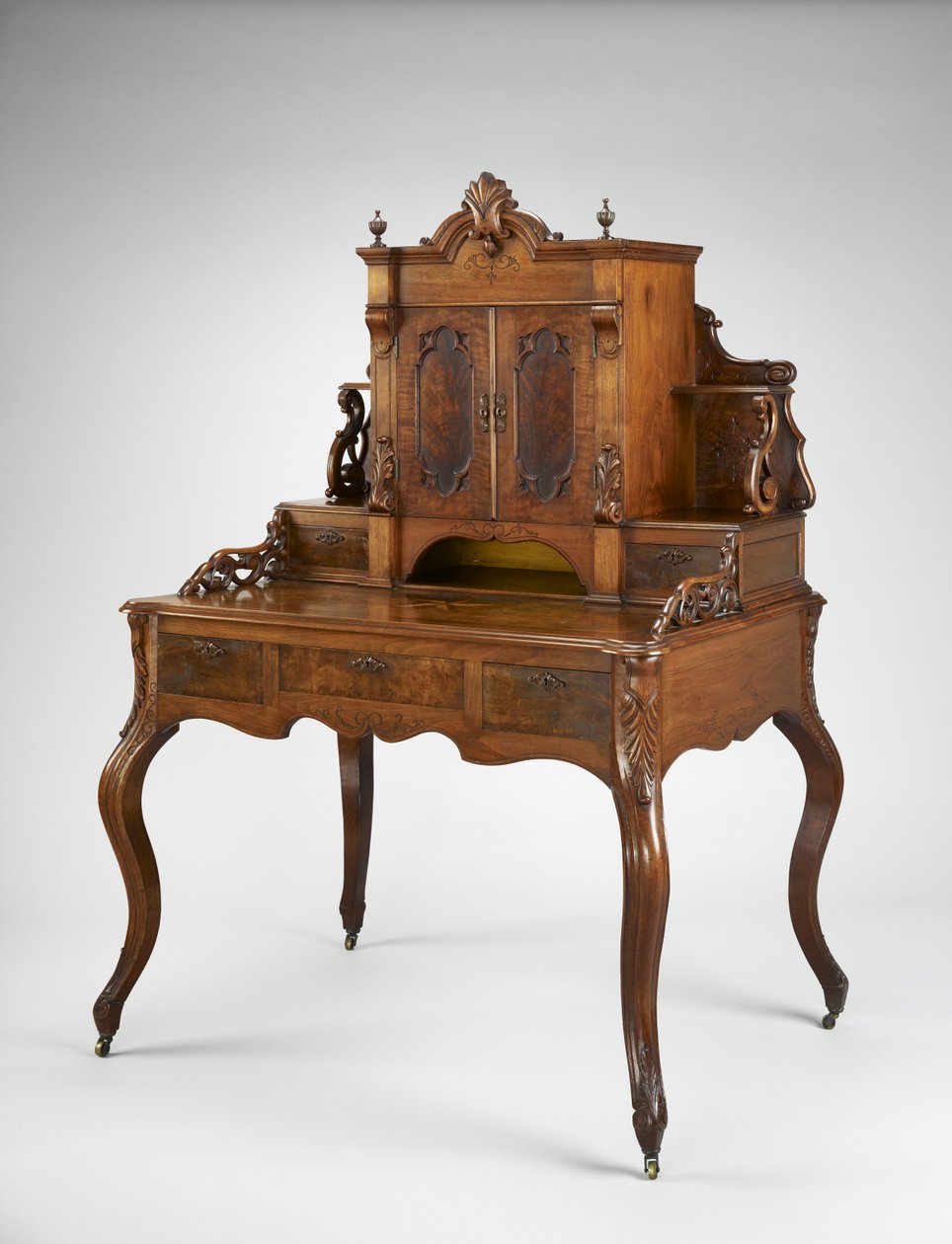 Skrivebord, c. 1870-1880 (valnøtt og lønn; furu) av Adolph Kempen